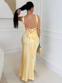 Milla Jasmine Abito lungo minimalista e sexy con scollo a V profondo, senza maniche e con schiena scoperta, in colore giallo/crema, adatto per feste, cocktail, occasioni formali, damigelle, compleanni, Natale, casual business - Giallo chiaro - Visualizzare 2