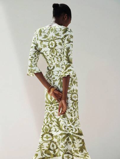 Aveloria Modichic 白色和绿色印花V领荷叶袖系带连衣裙，轻盈面料，波西米亚风格，适合户外聚会、休闲度假、花园派对和日常外出，展现优雅舒适的氛围。