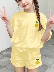 SHEIN 2pcs/Set Pakaian Musim Panas Manis Retro Motif Pohon Lemon untuk Anak Perempuan, Warna Kuning Segar Gaya Liburan Pedesaan Kasual Minimalis Atasan Lengan Pendek dan Celana Pendek - MultiWarna - View 3