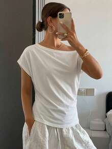 DAZY Camiseta de manga corta ajustada con hombros descubiertos y fruncidos para mujer - Blanco - Ver 3