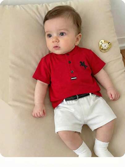 新生男宝宝可爱学院风针织红色短袖上衣和松紧腰短裤套装