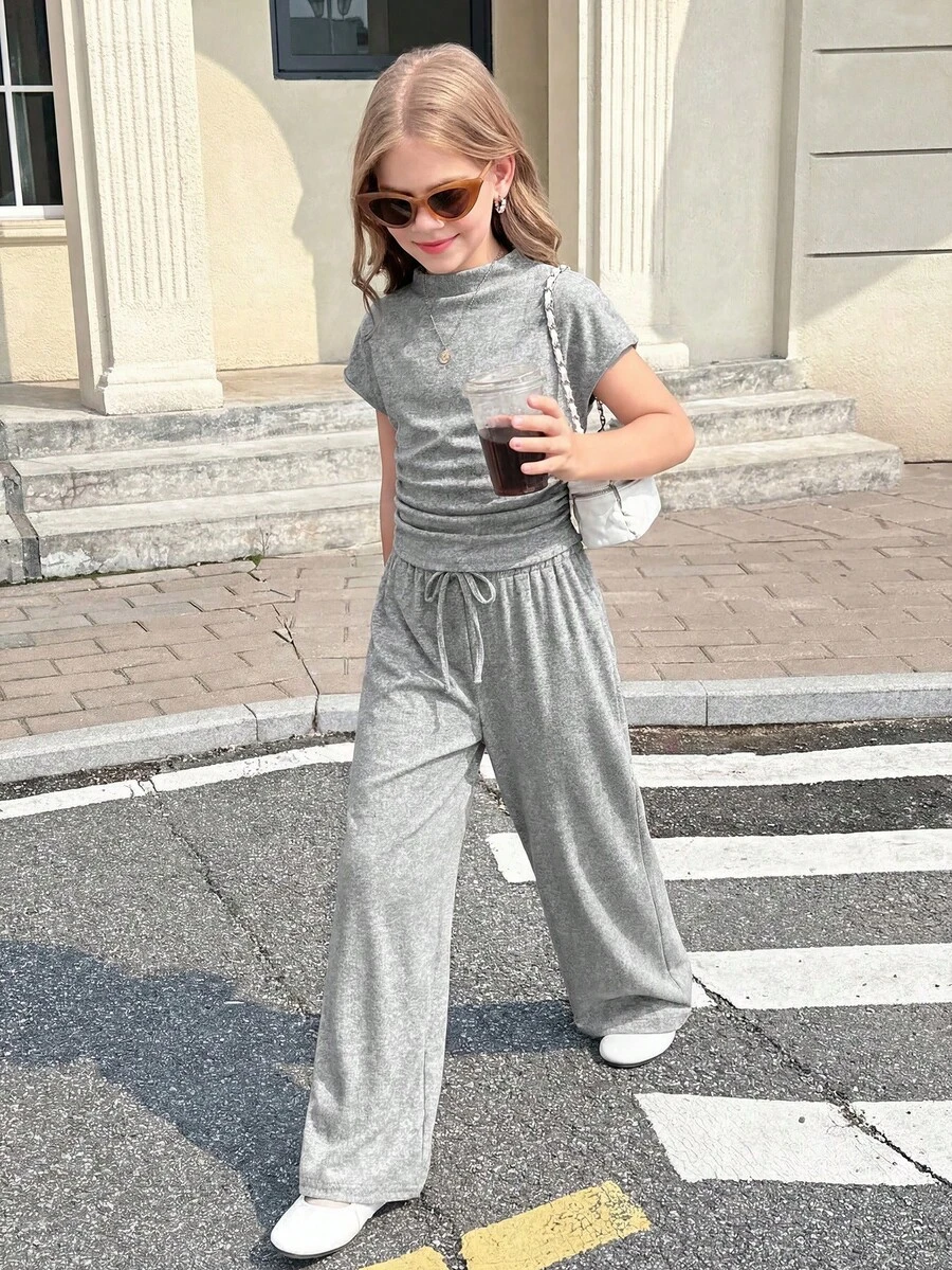 SHEIN 女童纯色咖啡色针织侧褶皱高领修身上衣和阔腿裤两件套,夏季海滩度假,母女/姐妹亲子装,家庭度假亲子装,节日装,法式风格,可爱优雅,甜美复古,时尚百搭。适合休闲日常穿着及上学穿着。 - 淺灰色 - 查看 1
