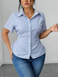 Elenzga 大码女式春夏经典蓝白条纹腰带褶裥前襟优雅通勤短袖衬衫 - 藍色 - 查看 4