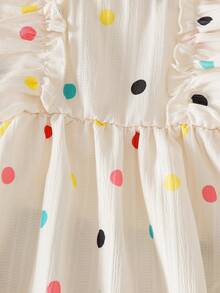 SHEIN 这款粉白格纹吊带连衣裙，搭配可爱的草莓印花，营造出清新自然的氛围。肩部饰以荷叶边，完美诠释了夏日时尚优雅活泼的气质。A字版型，采用轻盈透气的面料，适合假日派对、周岁婚礼、景区游览、拍照等各种场合穿着。 - 杏色 - 查看 5