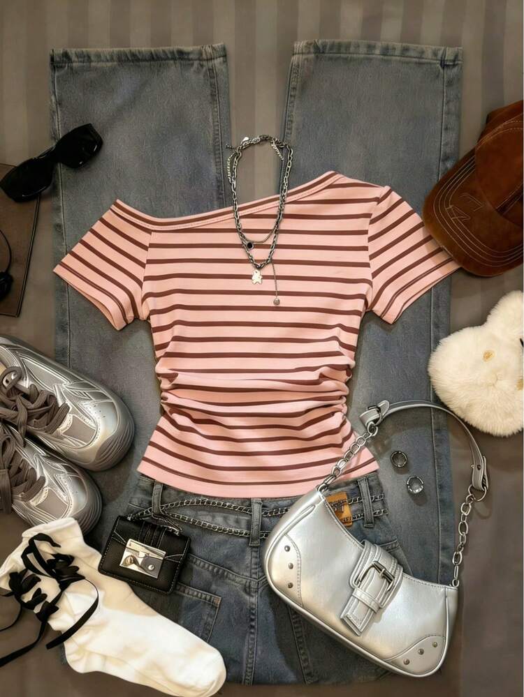 Glimmora Camiseta Casual Versátil Feminina com Ombro Assimétrico e Manga Curta Listrada - Branco - Visão 2