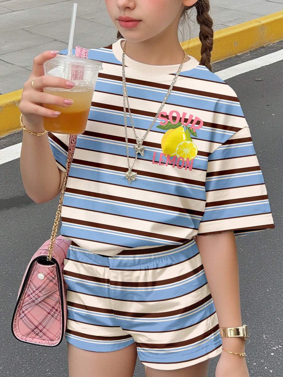 两件套少女休闲藏蓝色条纹柠檬印花圆领短袖T恤和短裤,适合春夏日常穿着、街头风、度假、农场、度假村等场合。 - 彩色 - 查看 1