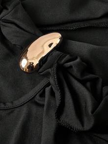 SHEIN MOD Bộ đồ 2 món thời trang hè dành cho nữ: Áo ôm sát cổ bất đối xứng đính kim loại và chân váy ngắn đính sequin. - màu đen - Xem 6