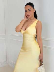 Milla Jasmine Abito lungo minimalista e sexy con scollo a V profondo, senza maniche e con schiena scoperta, in colore giallo/crema, adatto per feste, cocktail, occasioni formali, damigelle, compleanni, Natale, casual business - Giallo chiaro - Visualizzare 5