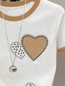 少女圆领撞色滚边水钻和仿珍珠爱心图案短袖T恤，适合夏季日常穿着、返校季、姐妹装、度假等场合。 - 彩色 - 查看 4