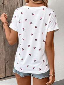 Selamara Camiseta feminina moderna, casual e versátil com estampa de cerejas, decote em V e manga curta. - Multicolorido - Ver 2