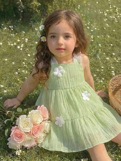 SHEIN Vestido de tirantes con flores 3D verdes lindo para bebé niña en vacaciones de verano