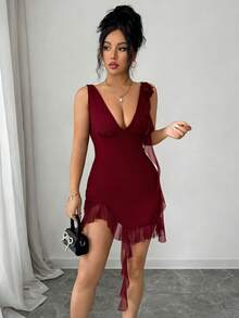 Nuevo vestido mini de primavera/verano para mujer, con diseño de malla y parches, elástico, con estampado floral 3D de unicolor, escote en V profundo, busto fruncido, cintura ceñida, abertura alta con volantes en el bajo, espalda descubierta, elegante y sexy para fiestas, vacaciones y citas - Burdeos - Ver 7