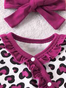 SHEIN 2件套婴儿男女通用婴儿幼儿新生儿0-3岁情人节爱心图案荷叶边装饰按扣连体衣和红色发带套装，春夏款，适合新年、情人节、生日派对、节日、拍照、新生儿连体衣、男女通用连体衣 - 紫羅蘭色 - 查看 4