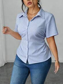 Elenzga 大码女式春夏经典蓝白条纹腰带褶裥前襟优雅通勤短袖衬衫 - 藍色 - 查看 3