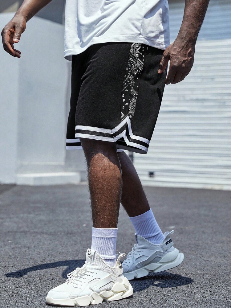 Manfinity Campus Court 加大码男士斜插口袋条纹印花抽绳腰短裤 - 黑色 - 查看 4