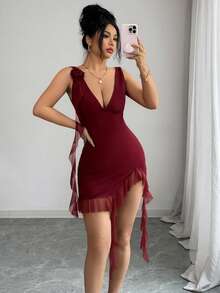 Nuevo vestido mini de primavera/verano para mujer, con diseño de malla y parches, elástico, con estampado floral 3D de unicolor, escote en V profundo, busto fruncido, cintura ceñida, abertura alta con volantes en el bajo, espalda descubierta, elegante y sexy para fiestas, vacaciones y citas - Burdeos - Ver 6