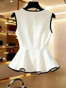 SHEIN PETITE 女士白色黑色V领不对称单排扣荷叶边下摆时尚休闲无袖衬衫，优雅显瘦，春夏款 - 白色 - 查看 2