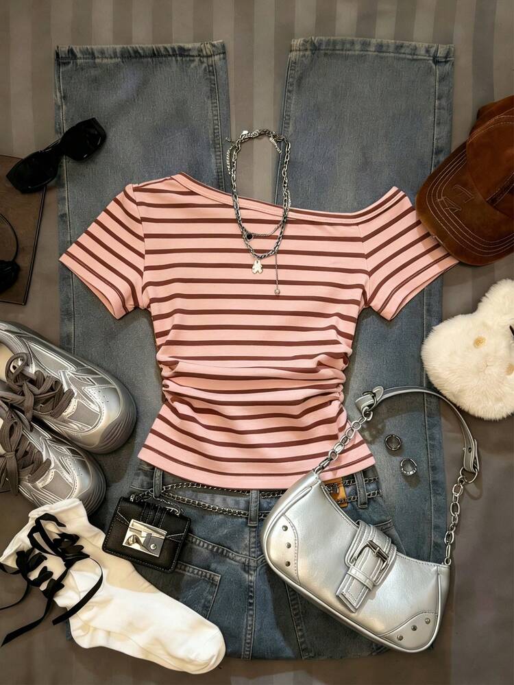 Glimmora Camiseta Casual Versátil Feminina com Ombro Assimétrico e Manga Curta Listrada - Branco - Visão 1