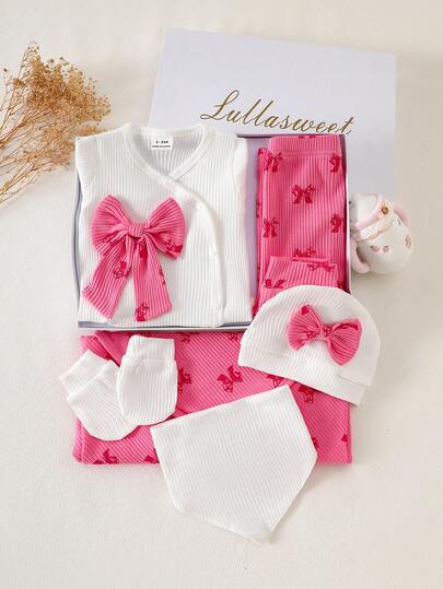 SHEIN Conjunto de regalo de estilo dulce para recién nacidos, que incluye parte superior con decoración de moño, gorro, pantalones, calcetines, manta, juego completo con diseño de mariposa femenino