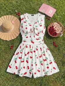 SHEIN MOD Bộ jumpsuit ngắn màu trắng ngà, cổ chữ V, eo nhún, họa tiết hoa anh đào, trang trí nơ phía trước, thích hợp cho kỳ nghỉ, mặc thường ngày, cỡ lớn. - Đỏ và trắng - Xem 3
