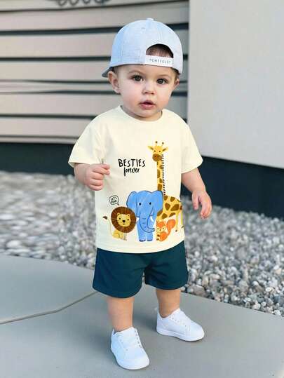 SHEIN 2件套男婴休闲简约圆领短袖短裤套装，适合夏季，可爱卡通动物图案，手绘可爱图案，包括长颈鹿、大象、狮子等卡通印花。