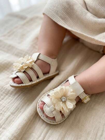 Sandalias de Verano Transpirables para Bebés, Sandalias Suaves con Suela de Goma Antideslizantes, Zapatos para Primero Pasos con Decoración de Flor con Pedrería, Sandalias para Bautizo y Ceremonia.
