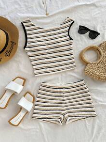 SHEIN Conjunto informal de 2 piezas para niña preadolescente con camiseta corta de hombros descubiertos a rayas asimétricas de textura roja y shorts - Multicolor - Ver 2