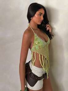 SHEIN Glamour 跨境春夏新品：纯色手工钩编针织上衣，流苏下摆装饰，亮片点缀，颈带设计，波西米亚风，优雅度假主题派对女装 - 綠色 - 查看 3