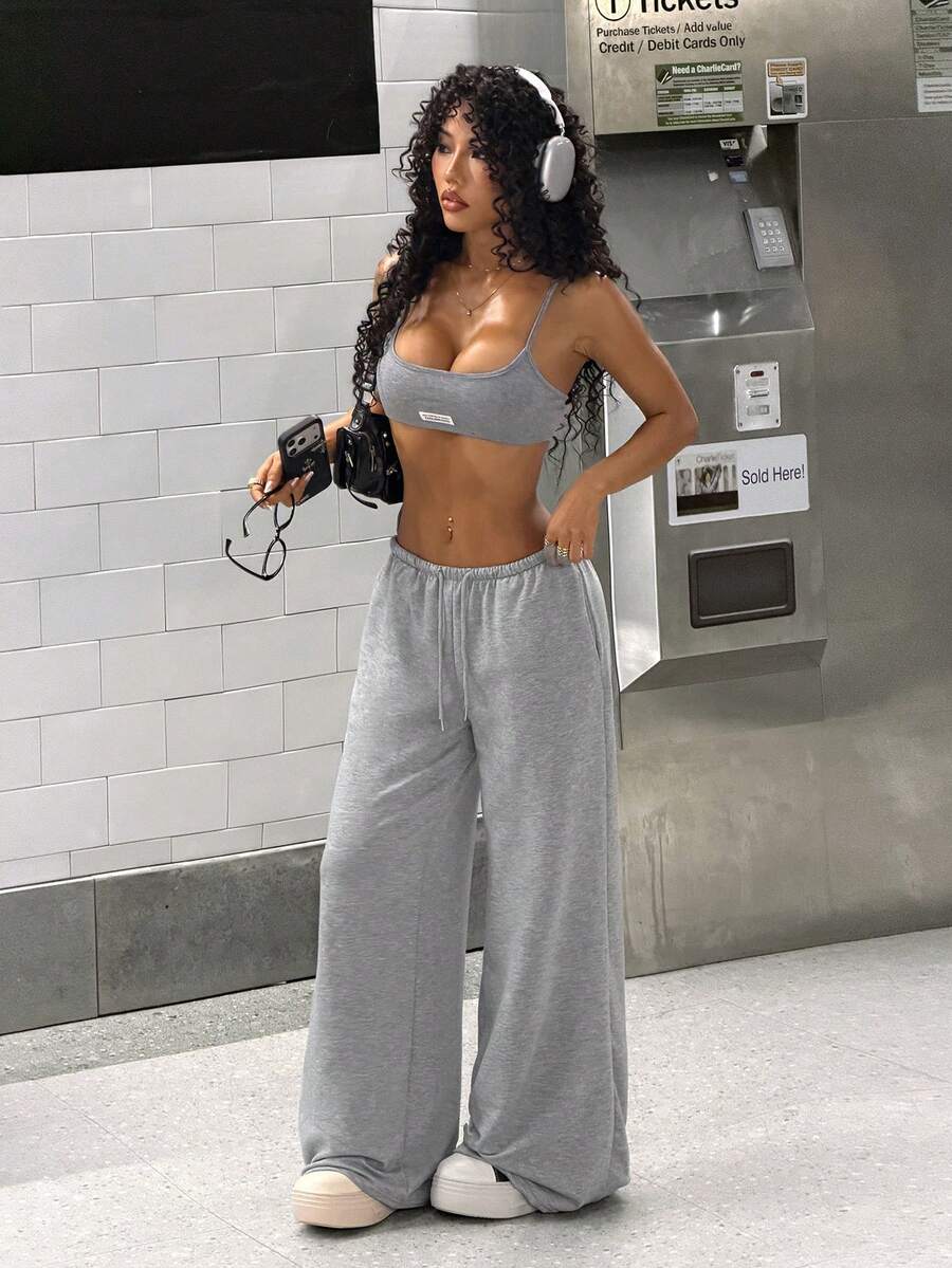 SHEIN HypeZone Bộ đồ thể thao mùa hè dành cho nữ: Áo croptop và quần jogger ống đứng (2 món). - Xám - Xem 1