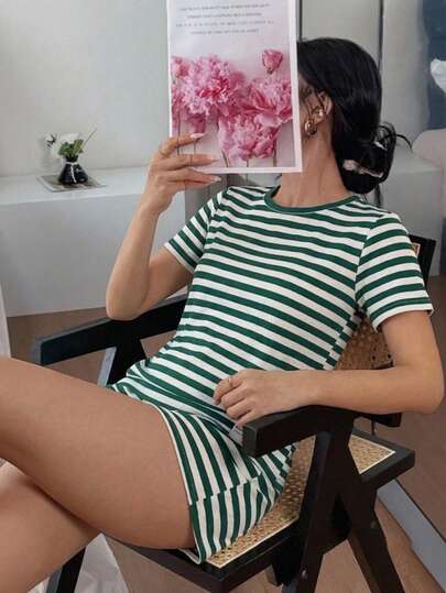 Conjunto de mujer SET DE 2 PIEZAS top cuello redondo y manga corta y short con cintura elastica para mejor ajuste y mayor comodidad estilo casual, rayas  lounge wear, tejido suave,  primavera-verano, look cómodo, outfit versátil Conjunto Lounge de Dos Piezas: Elegancia Relax en Rayas Atemporales Enfoque y Frescura Set Urbano Casual: El Dúo Versátil que tu Closet Necesita Comodidad con Estilo sin Esfuerzo Minimalist Chic: Conjunto de Rayas para un Look Relajado y Sofisticado