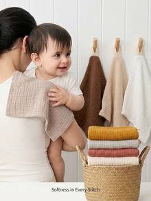 Bộ 4 khăn lau nước bọt cho bé bằng cotton nguyên chất, mềm mại và thấm hút tốt, có thể giặt và tái sử dụng, phù hợp cho cả bé trai và bé gái sơ sinh. - Nhiều màu - Xem 1