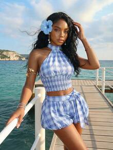 Slaydiva Bộ đồ nữ 2 mảnh mùa xuân/hè 2026 kiểu dáng thường ngày thanh lịch, gồm áo trễ vai buộc dây màu xanh trắng kẻ caro và quần short ngắn họa tiết hoa tulip, thích hợp cho các hoạt động hàng ngày, mua sắm, tiệc tùng, lễ hội, liên hoan âm nhạc, đi học, kỳ nghỉ, trang phục sân bay, trang phục ăn trưa, hộp đêm, câu lạc bộ, du lịch, hẹn hò, phong cách boho, đi biển. - Xanh và trắng - Xem 8