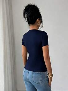 Elenzga 女士优雅休闲黑色纯色金属环修身短袖T恤上衣，适合女士参加派对、约会、工作通勤、圣诞节、毕业季、返校季、毕业典礼、教师节、圣诞节、情人节、感恩节、返校短袖T恤、日常穿着、春夏穿着。 - 藏蓝色 - 查看 2