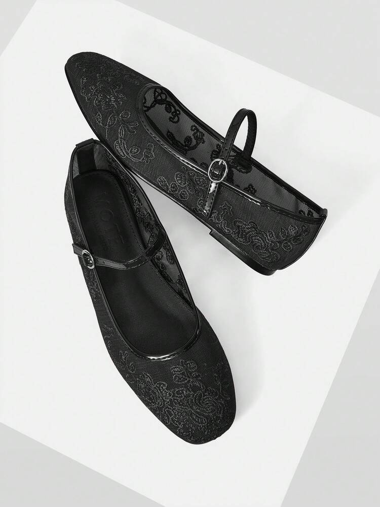 WOMEN ELEGANT VERSATILE COMMUTING VELVET FLORAL EMBROIDERY BUCKLE STRAP FLATS FOR CHRISTMAS SPRING SHOES