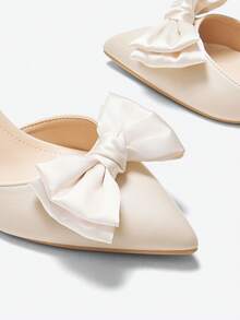 2025秋冬季时尚黑色麂皮蝴蝶结搭扣粗跟镂空尖头高跟鞋，女士优雅高跟鞋，适合婚礼等场合。 - 杏色 - 查看 5