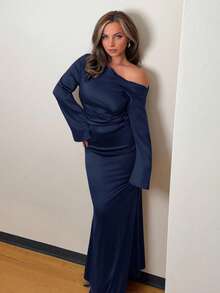 Jeta Ari 优雅缎面不对称褶皱喇叭袖长款连衣裙，收腰设计，适合情人节、婚礼宾客等场合穿着。 - 藏蓝色 - 查看 5