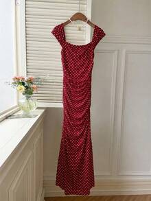 SHEIN EZwear 女士夏季网纱波点连衣裙，鱼尾下摆，波点长裙，女士波点连衣裙，女士奢华连衣裙，女士高品质连衣裙，女士夏季连衣裙，女士方领连衣裙，红色波点连衣裙，修身中长连衣裙 - 酒紅色 - 查看 5