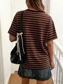 EMERY ROSE 女士休闲短袖T恤，圆领落肩设计，咖啡色条纹数码印花，送给朋友的完美礼物。 - 咖啡棕 - 查看 2