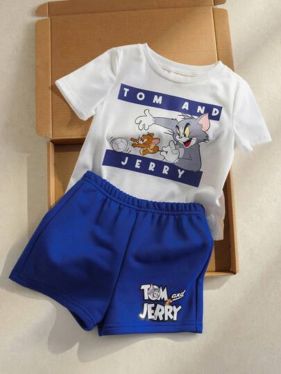 TOM & JERRY X SHEIN Bộ đồ thường ngày cho bé trai gồm áo thun ngắn tay cổ tròn in chữ và hoạt hình, kèm quần short.