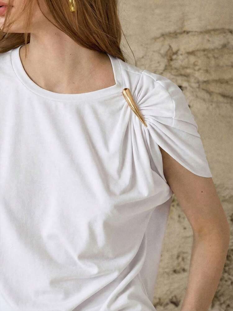 WOMEN'S KNIT T-SHIRT WITH METAL DECOR, SPRING/SUMMER