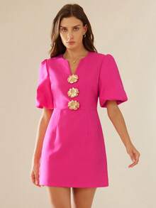 Aveloria Rosie Abito di moda versatile con design snellente, scollo a V, maniche a palloncino, vita stretta, colore rosa brillante, maniche corte, bottoni 3D, fiori dorati, tessuto liscio, aderente, linea A, minimalista, elegante, di lusso, adatto per serate, feste, eventi sociali, celebrazioni, vita notturna, fascino femminile - Fucsia - Visualizzare 3