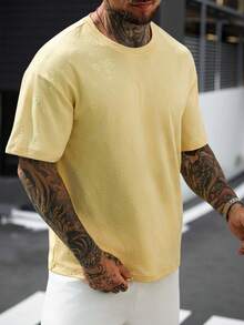 Manfinity CasualCool Áo thun nam tay ngắn cổ tròn dáng rộng, chất liệu co giãn mềm mại, họa tiết hoa jacquard, màu vàng. - Màu vàng - Xem 6