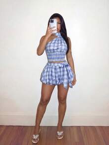 Slaydiva Bộ đồ nữ 2 mảnh mùa xuân/hè 2026 kiểu dáng thường ngày thanh lịch, gồm áo trễ vai buộc dây màu xanh trắng kẻ caro và quần short ngắn họa tiết hoa tulip, thích hợp cho các hoạt động hàng ngày, mua sắm, tiệc tùng, lễ hội, liên hoan âm nhạc, đi học, kỳ nghỉ, trang phục sân bay, trang phục ăn trưa, hộp đêm, câu lạc bộ, du lịch, hẹn hò, phong cách boho, đi biển. - Xanh và trắng - Xem 3