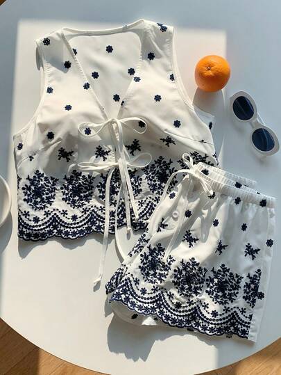 Comfortcana Bộ đồ nữ mùa hè thường ngày, kiểu dáng thoải mái, thêu hoa, gồm áo và quần short buộc dây phía trước.