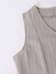 女童条纹背心和长裤套装，上衣正面采用仿口袋设计，配有三粒扣开衫和休闲长裤，非常适合春夏日常穿着和约会。 - 杏色 - 查看 5