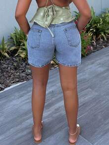Alexandranx Women's Casual Versatile Commuting Denim Shorts With Pockets ,Petite Women - Light Wash - View 2