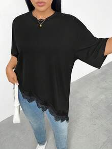 Shapeblank 大码女装，春夏时尚休闲宽松舒适日常百搭显瘦黑色短袖T恤，不规则下摆蕾丝饰边，蕾丝上衣，夏季穿搭，外出上衣 - 黑色 - 查看 5