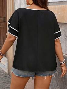 SHEIN CURVE+ Áo sơ mi nữ cỡ lớn kiểu dáng thường ngày với viền tương phản - Đen và trắng - Xem 2