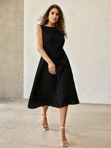 MOTF PREMIUM 女士加大码纹理优雅无袖刺绣中长连衣裙 - 黑色 - 查看 4