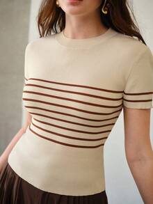 MOTF PREMIUM ÁO LEN NGẮN TAY DÁNG ÔM DÁNG HỌA TIẾT SỌC TƯƠNG PHẢN DÀNH CHO NỮ - Màu be - Xem 2